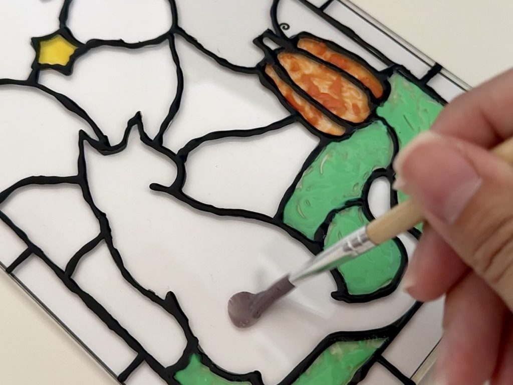 painting a gallery glass cat